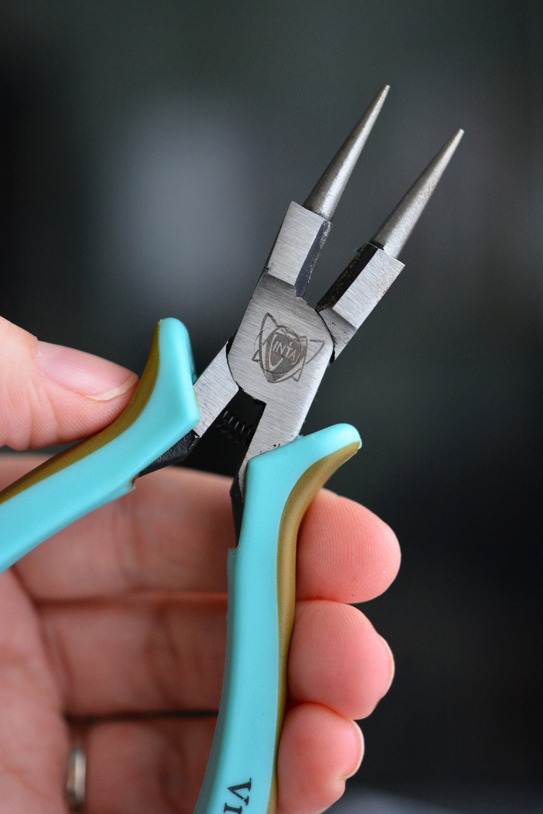 Vintaj 5 Inch Ergo Round Nose Jewellery Plier With Cutter