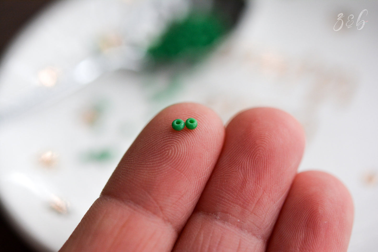 11/0 Vintage Opaque Kelly Green, Czech Glass Round Seed Beads - 15 Grams