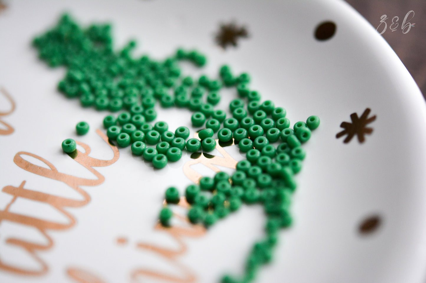 11/0 Vintage Opaque Kelly Green, Czech Glass Round Seed Beads - 15 Grams