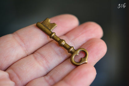 2 Vintaj Brass, Nickel Free, Lead Free, Skeleton Key, Charm or Pendants 43x13.5mm